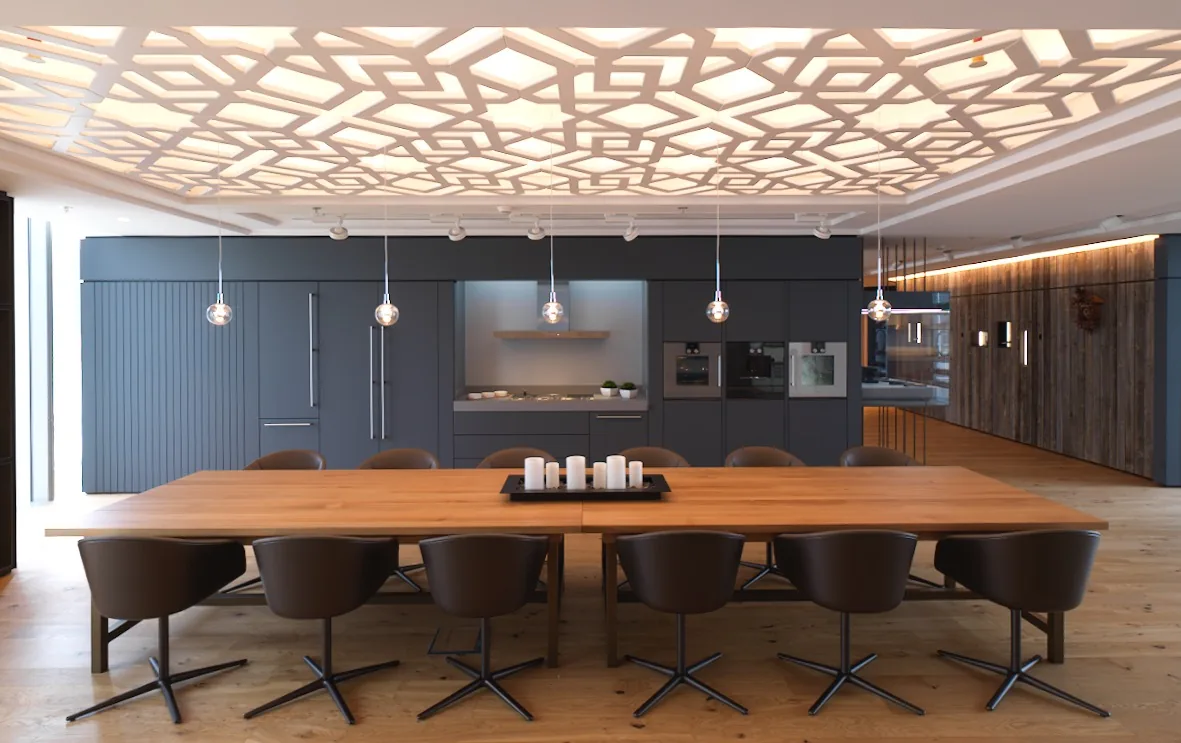 Showroom, Dubai, Innenausbau der Schreinerei Schurig